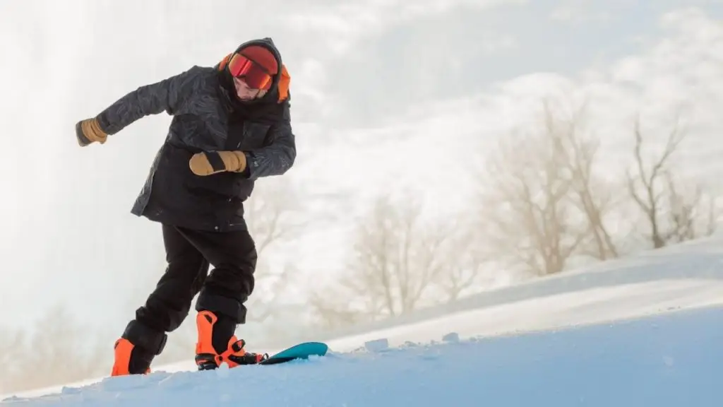 How to Take Your First Run On A Snowboard
